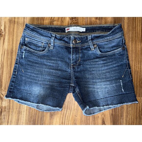 Levi’s Shorts Juniors Size‎ 5 Midi Low Rise Raw Hem Denim Shorts - Picture 1 of 7